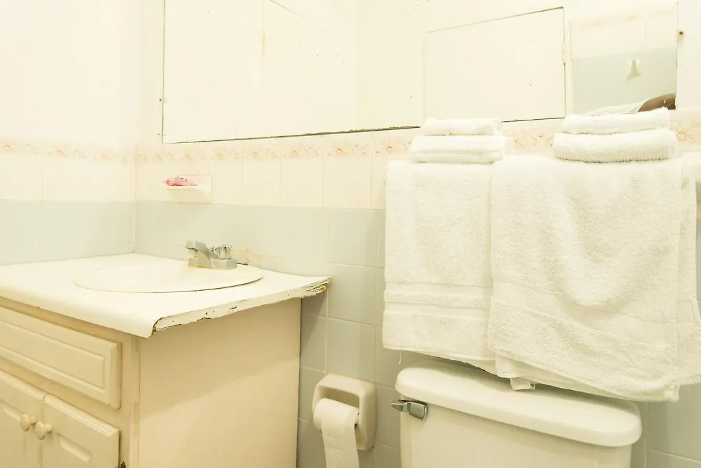 Гостевой дом Chateau Margarite Bed And Breakfast Бухта Монтего