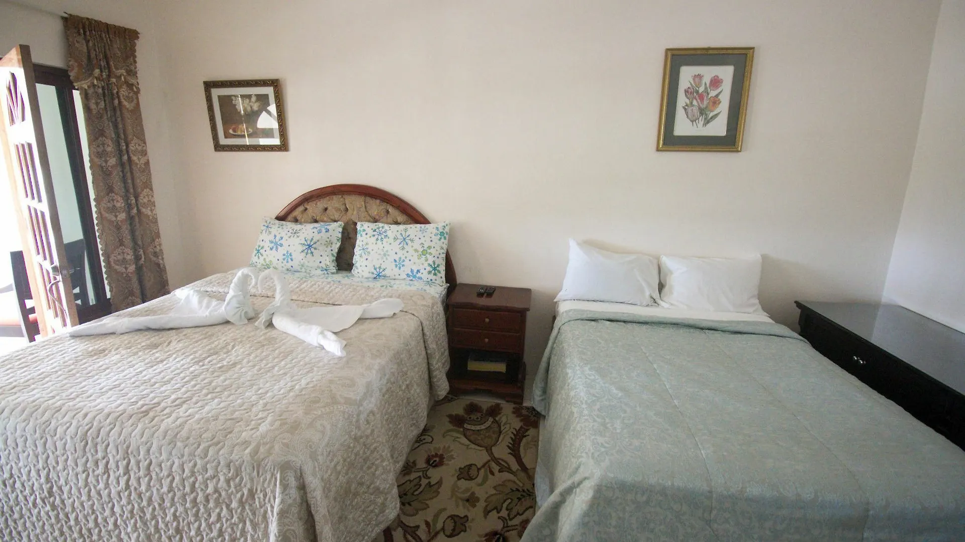 Гостевой дом Chateau Margarite Bed And Breakfast Бухта Монтего