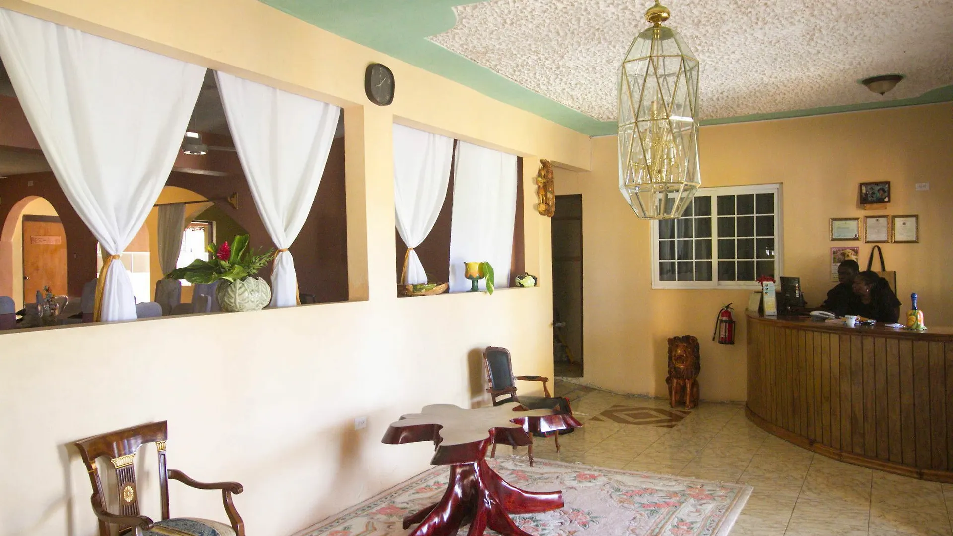 Chateau Margarite Bed And Breakfast Бухта Монтего Гостевой дом